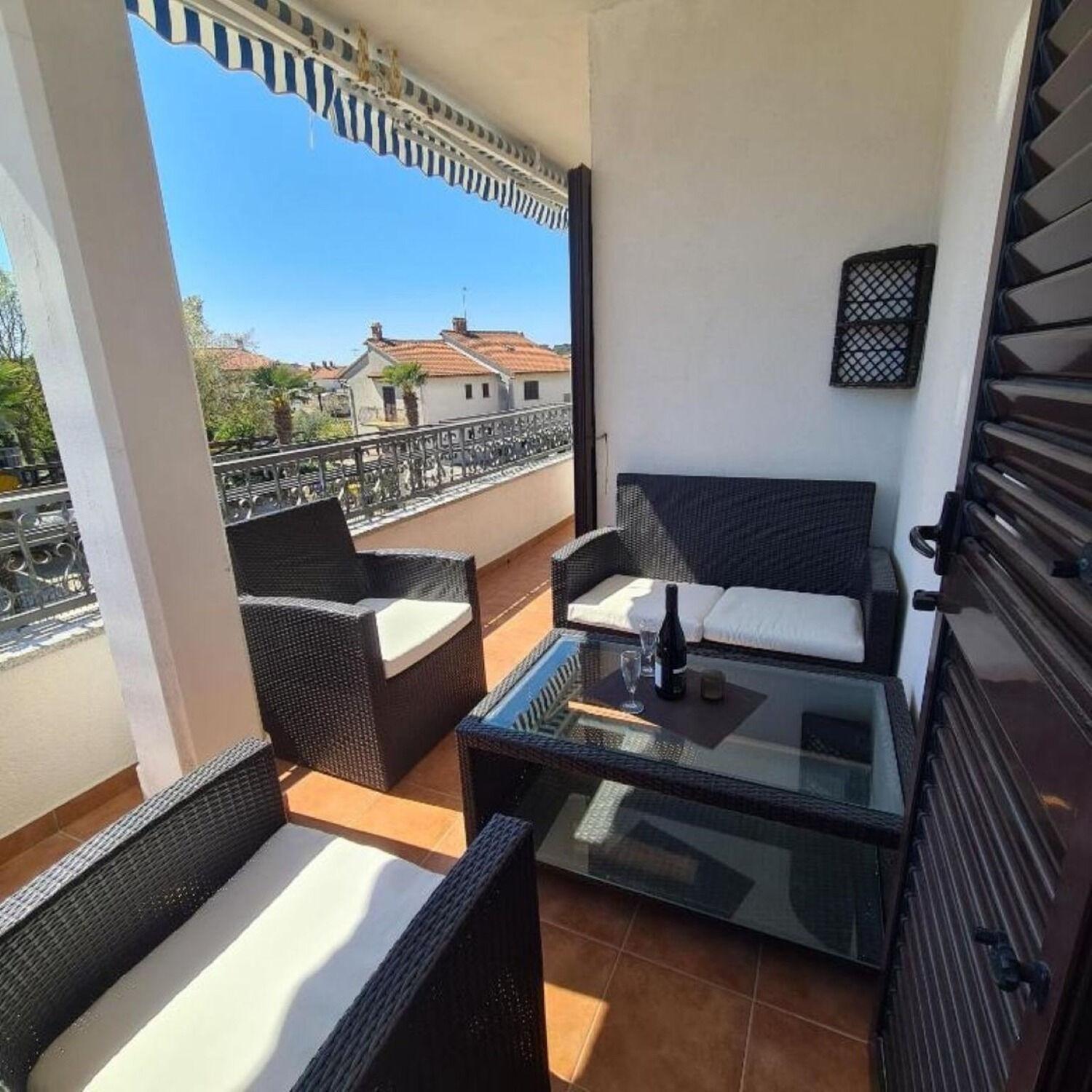 Apartments Berto - 500M To The Beach Ровин Екстериор снимка